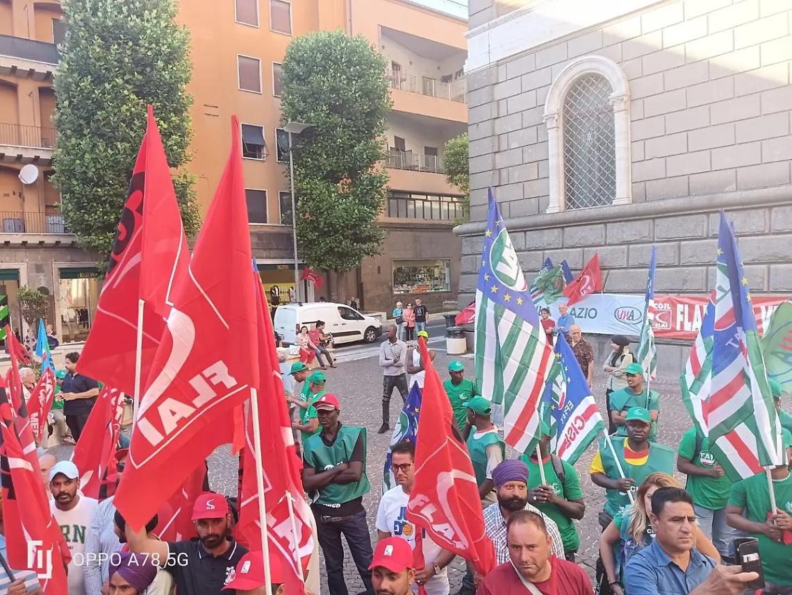 &laquo;Non si pu&ograve; morire a 40 gradi a 2 euro l&rsquo;ora&raquo;