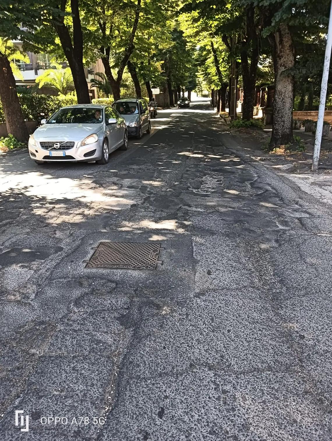 Via S. Maria della Grotticella, un colabrodo