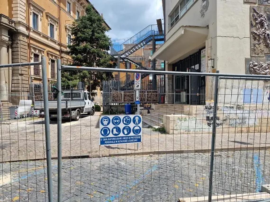 Liceo Mariano Buratti: al via i lavori di rifacimento della facciata