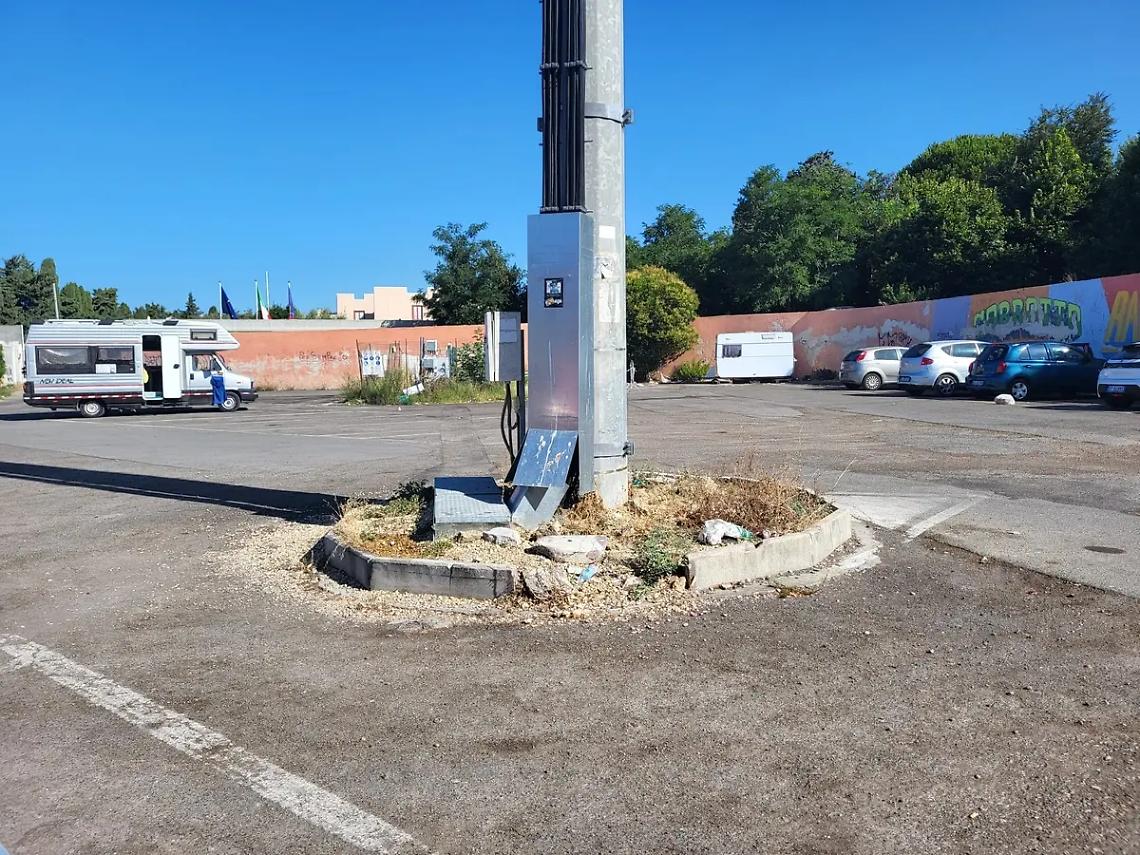 Tribunale, piazzale nel degrado