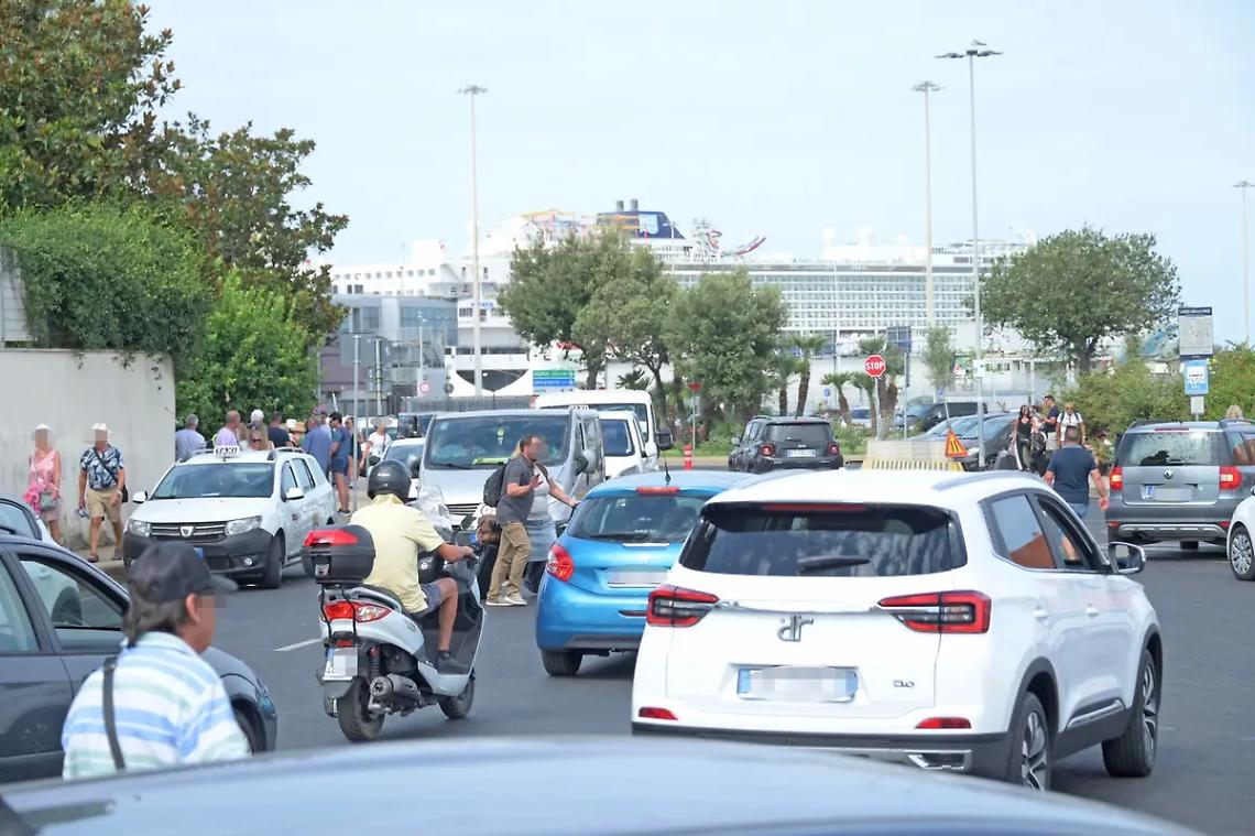 Traffico paralizzato in citt&agrave;