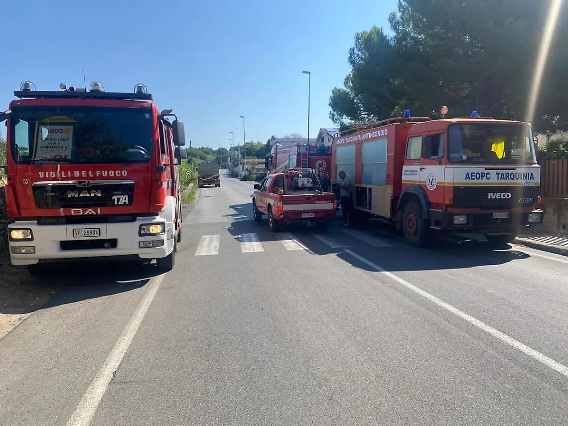 Fiamme alle Molacce: domenica di intenso lavoro