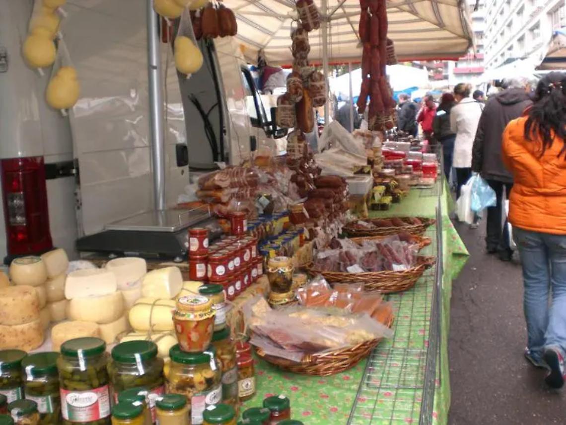 Le bancarelle animano le piazze