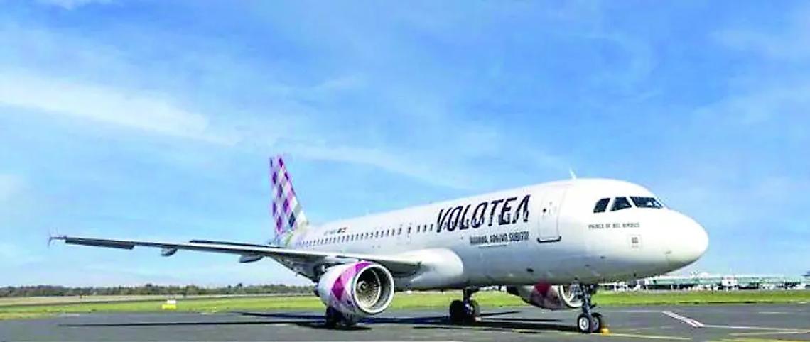 Bimbi &ldquo;vivaci&rdquo;, lite in aereo: il volo torna a Olbia