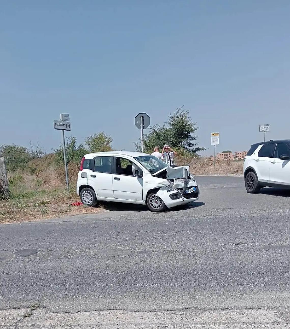 Scontro su via Fontana Morella: donna 50enne in ospedale