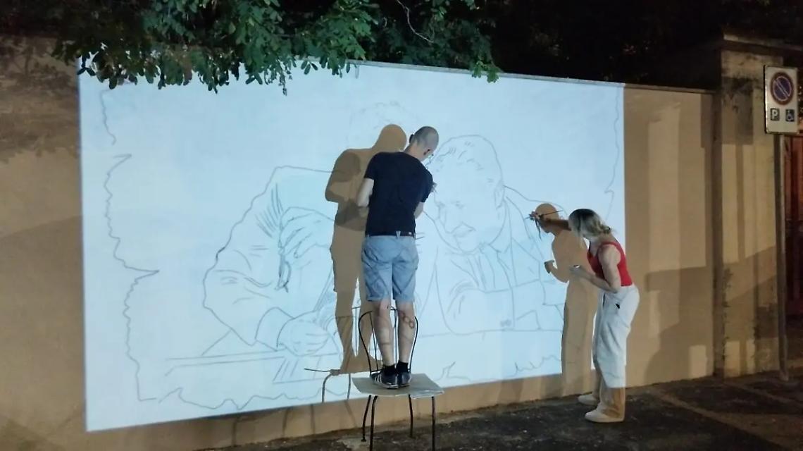Un murales dedicato a Falcone e Borsellino fuori il Tribunale