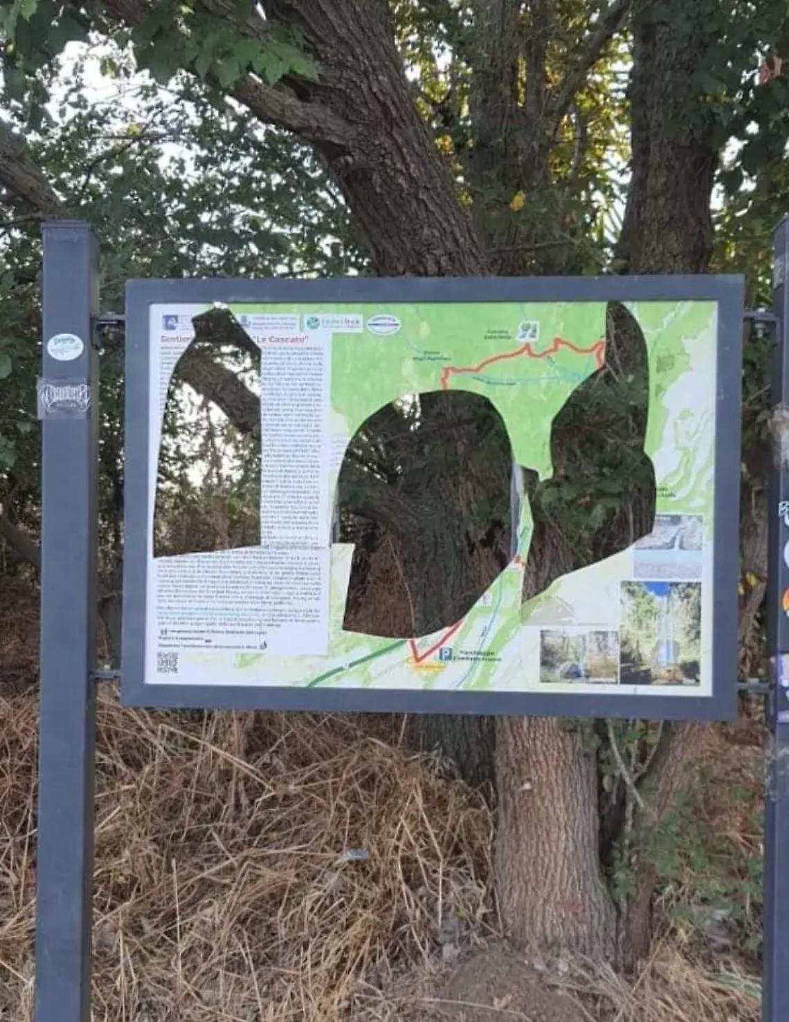 I vandali si scagliano contro arredi e sentieri: danni alle Cascatelle