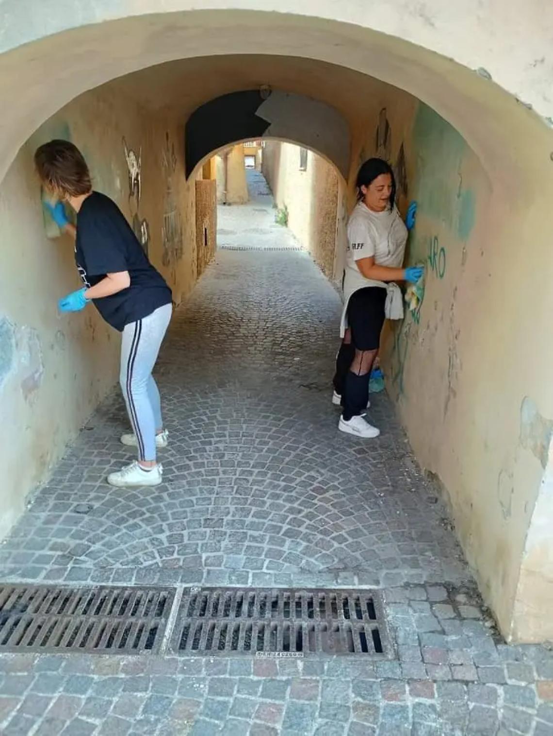 Deturpato uno dei simboli della Contrada Bur&ograve;