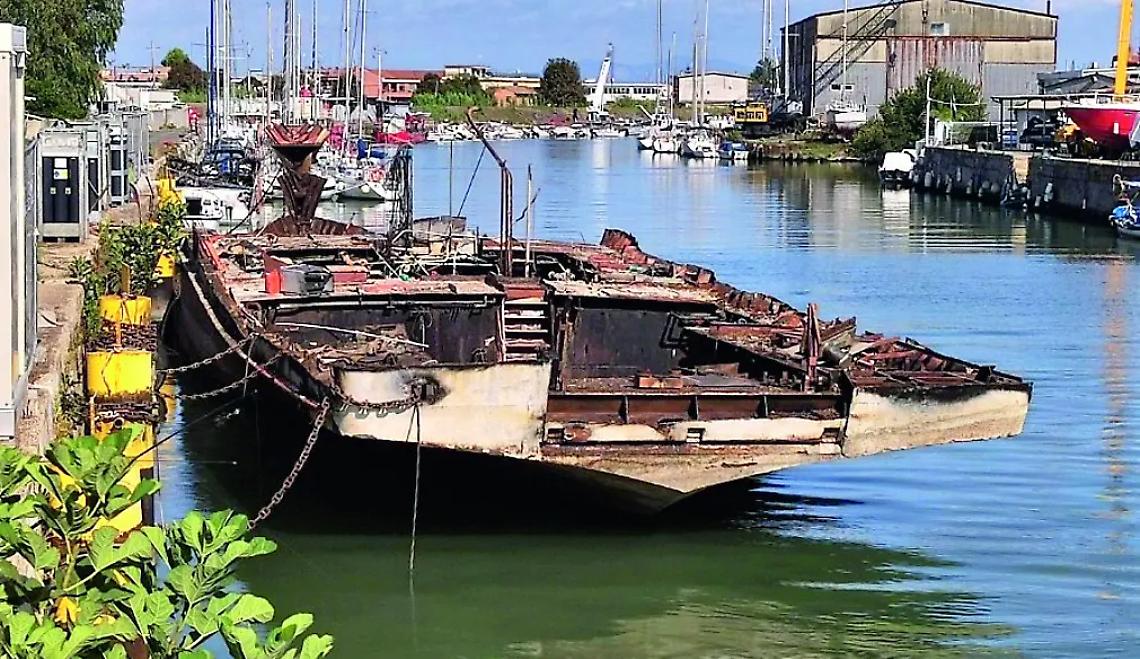 Franca Real: l&rsquo;addio &egrave; sempre pi&ugrave; vicino Lo smantellamento &egrave; giunto alla fase finale: &egrave; rimasta l&rsquo;ultima parte dello scafo