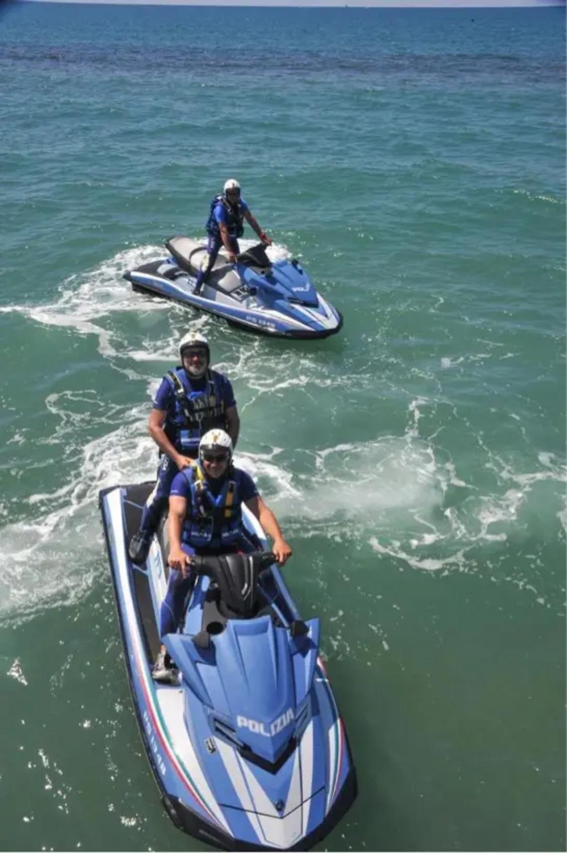 Stava annegando nel lago: salvato dal poliziotto eroe