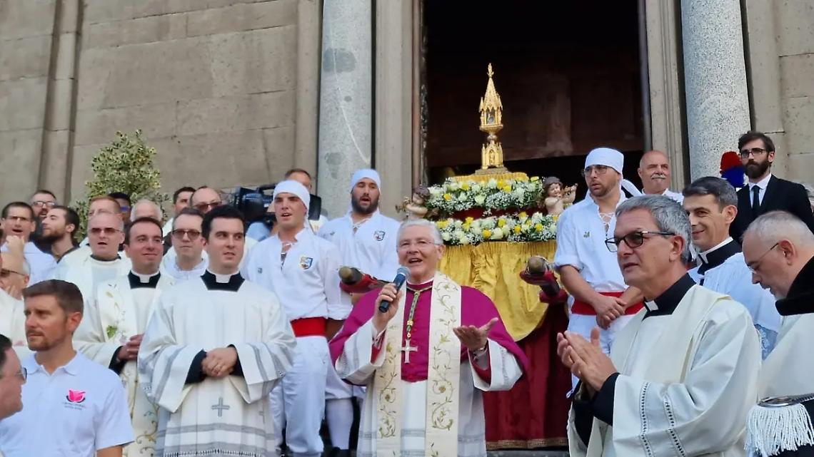 Viterbo: il cuore di Santa Rosa in processione