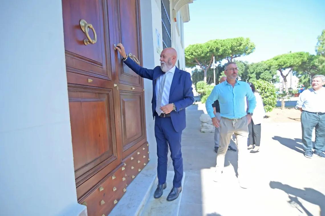 Riapre l&rsquo;entrata del Comune