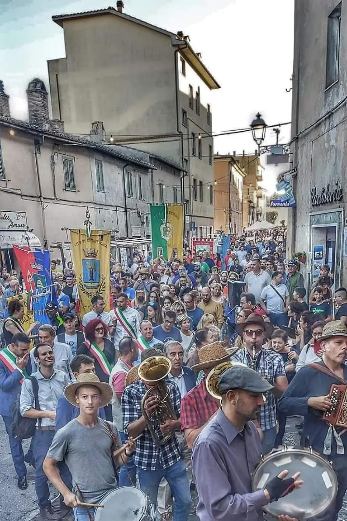 La Collina saluta l&rsquo;estate con la Festa della Radica