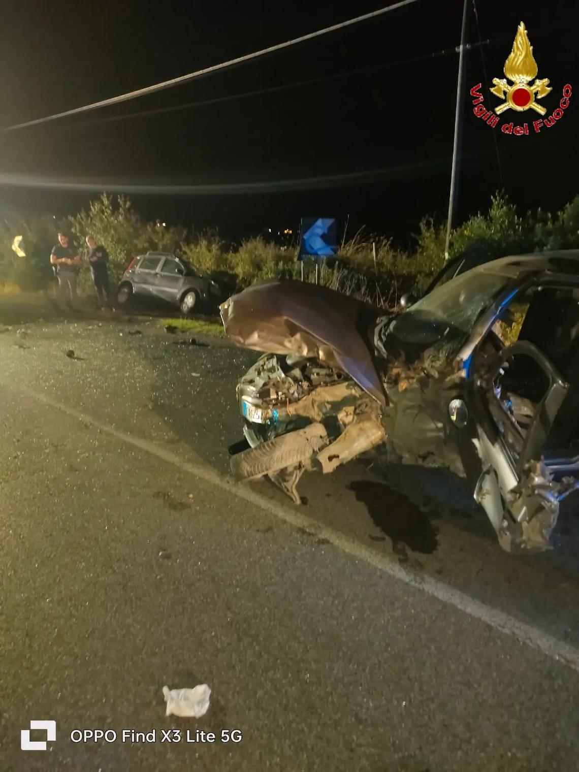 Frontale dopo il bivio delle terme, due feriti e auto distrutte