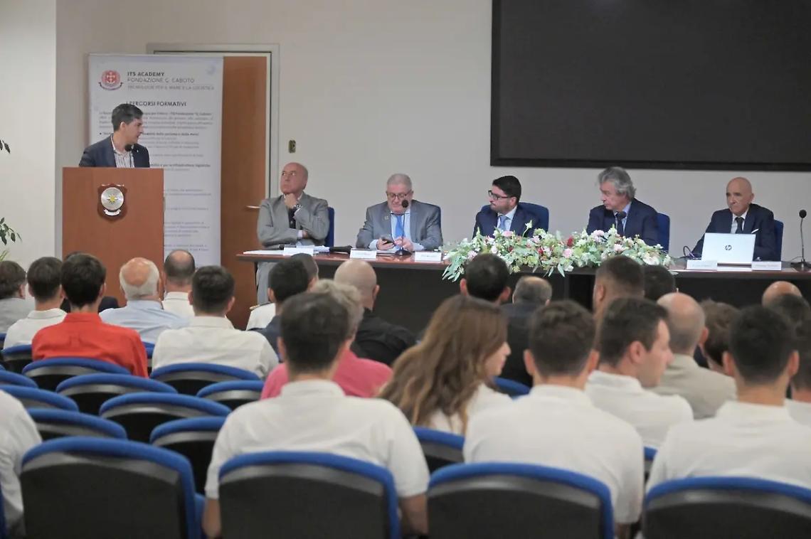 Gestione della logistica integrata e dei processi di spedizione: consegnati i diplomi