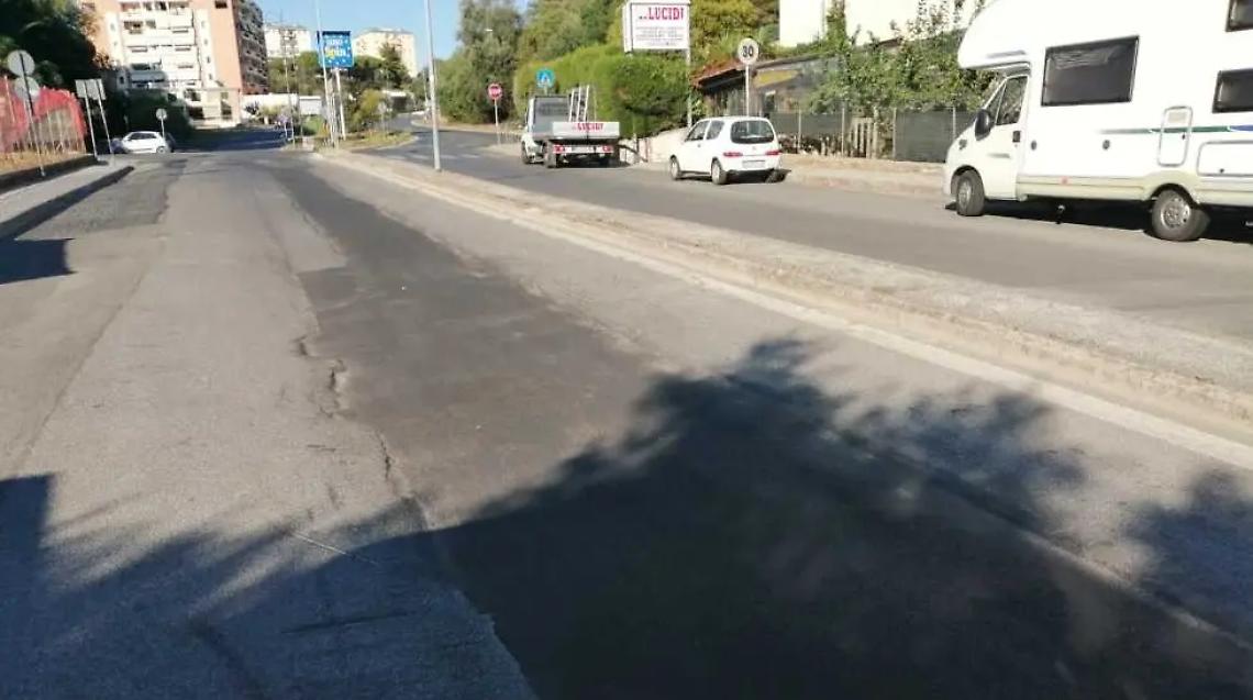 Rubano in un negozio: i clienti insorgono