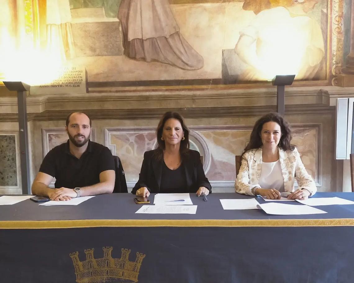 &laquo;Farmacie comunali di Viterbo, sospendere il bando per direttore&raquo;