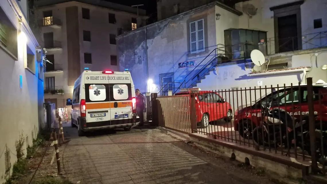 Viterbo, scoppia un incendio e donna rischia di morire in ascensore per il fumo