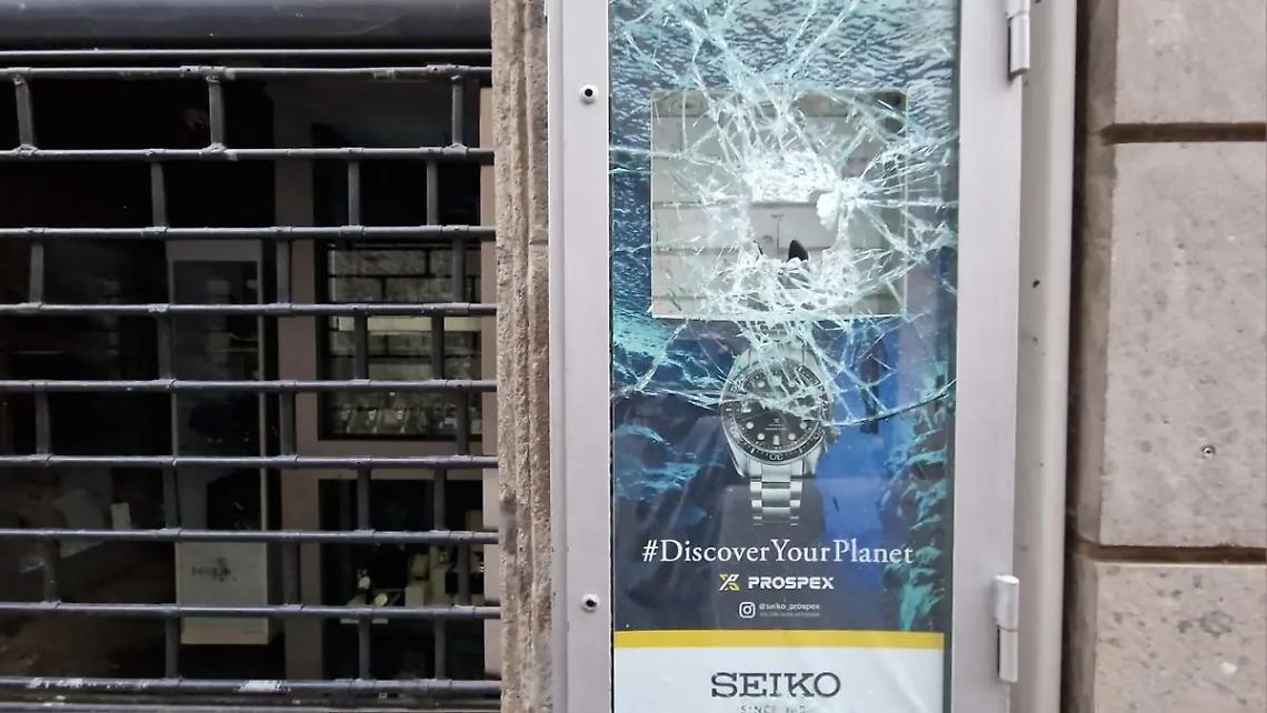 Viterbo: furto con spaccata in gioielleria