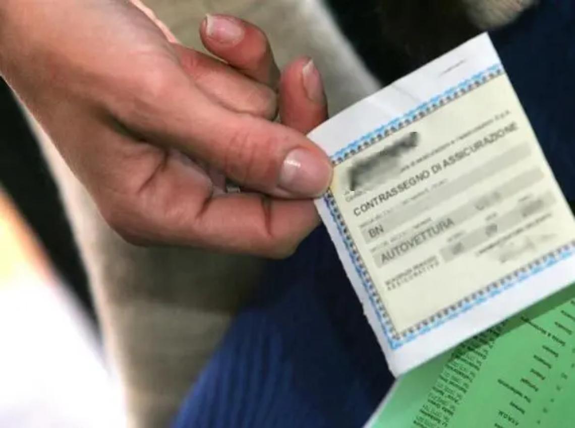 Falsa assicurazione, identificati e denunciati i due truffatori