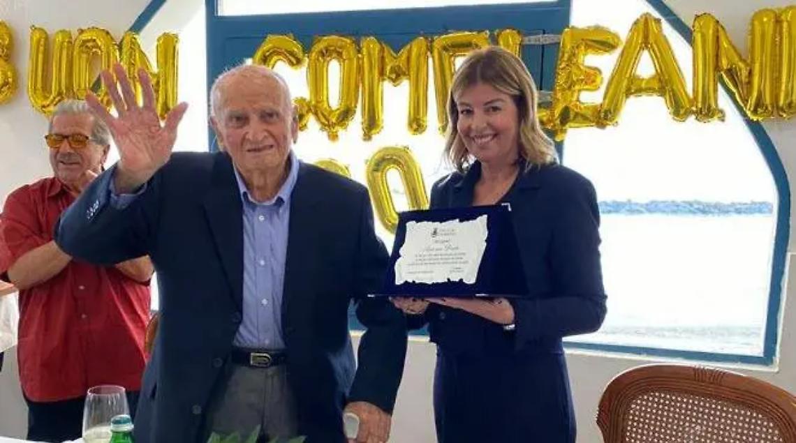 Il signor Antonio Denti spegne 100 candeline