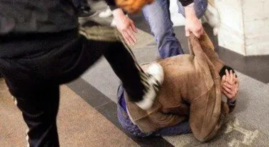 Ragazzini picchiati dal branco a Viterbo, parla la mamma di una delle vittime