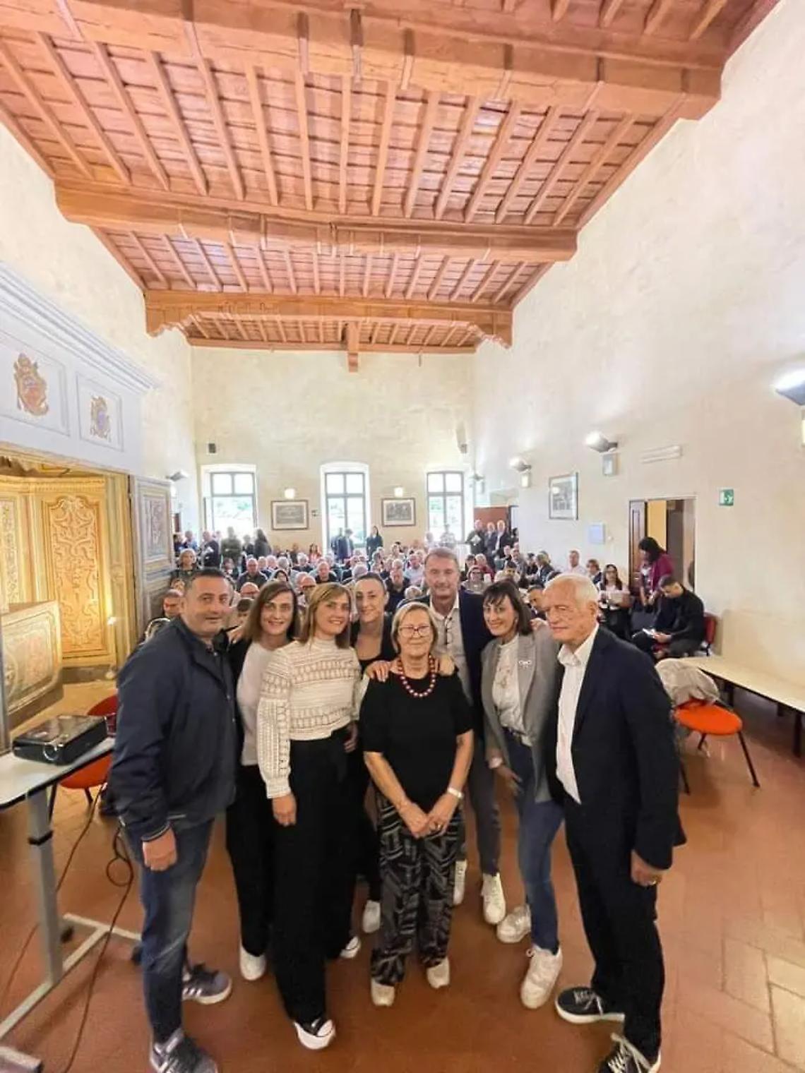 Allumiere, bagno di folla per ricordare Franco Superchi