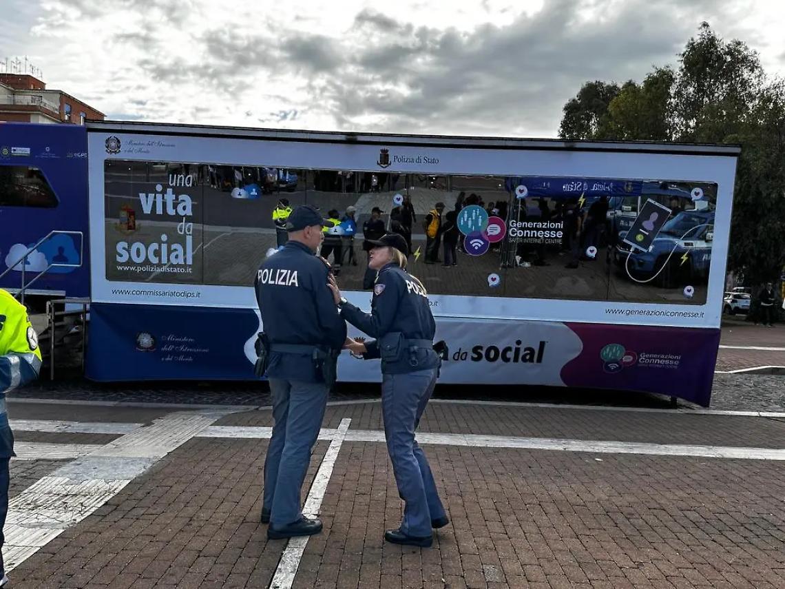 &ldquo;Una vita da Social&rdquo;, la Polizia scende in piazza