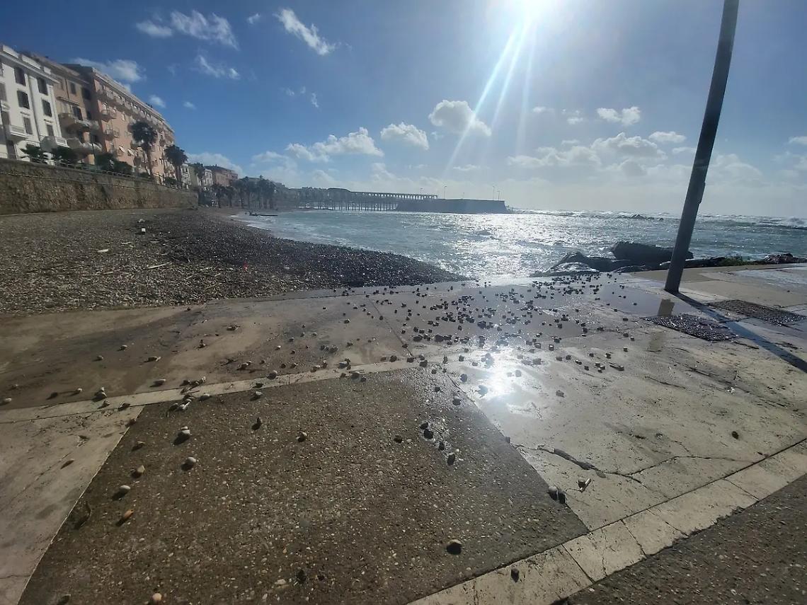 Marina sott&rsquo;acqua: ore di allerta a Civitavecchia
