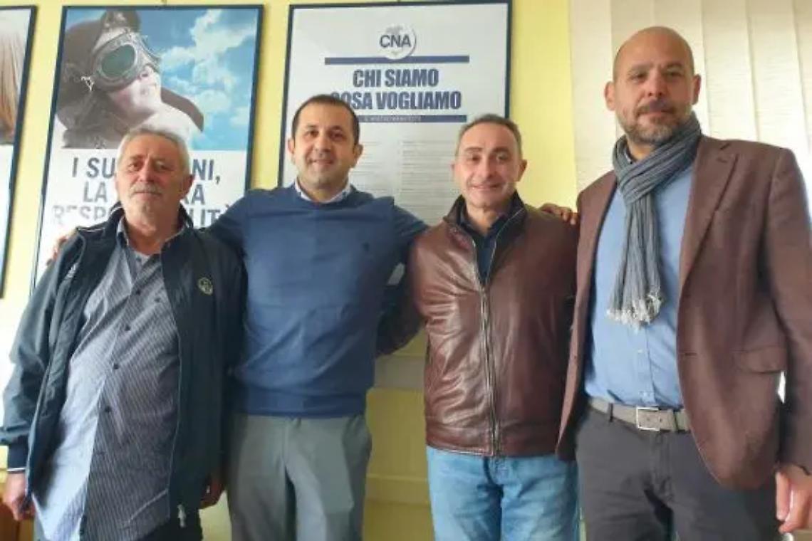 Il barbiere Andreoni festeggia mezzo secolo di storia