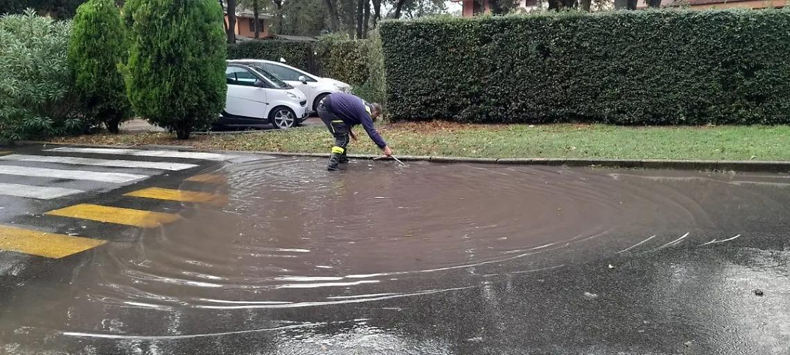Maltempo: tra rami caduti e allagamenti