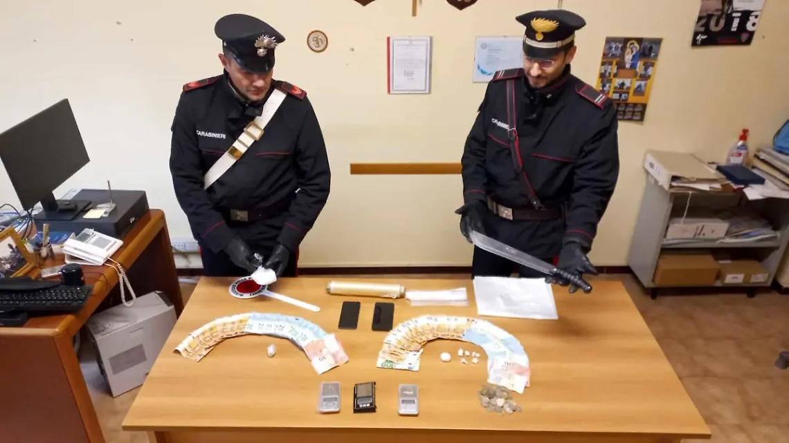 Spaccio nella Tuscia: in due forzano un posto di blocco e tentano la fuga