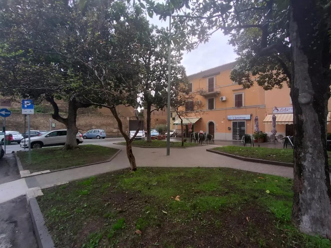 In piazza dei Tarquini nuovi arredi con i fondi della Regione Lazio