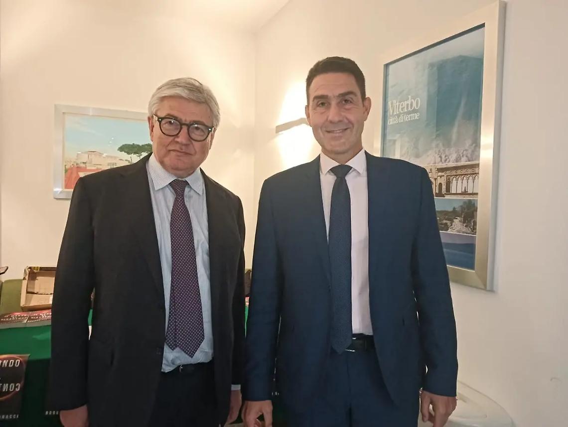 Vannacci a Viterbo: &laquo;Chi critica neanche ha letto il libro&raquo;