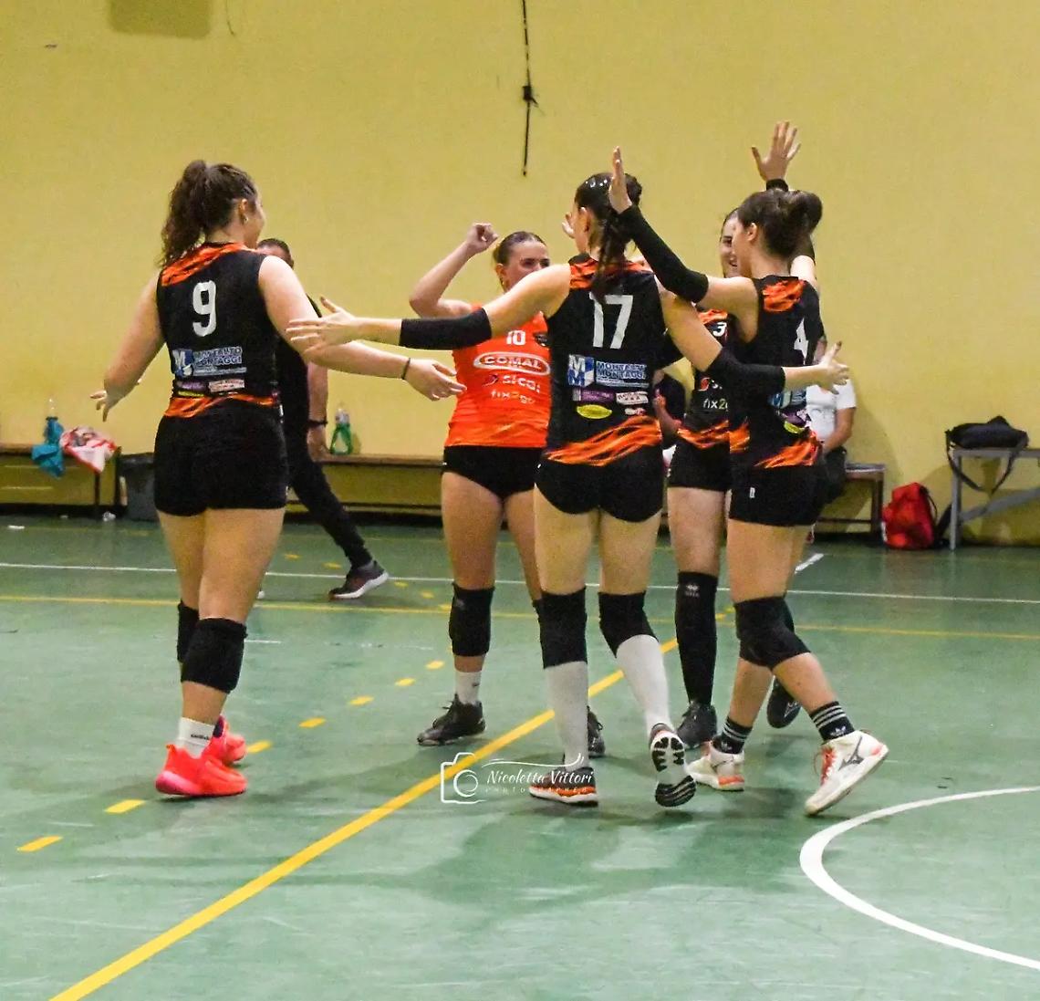 Vola la Comal Civitavecchia Volley Academy che fa 6 su 6: 3-0 alla Sales