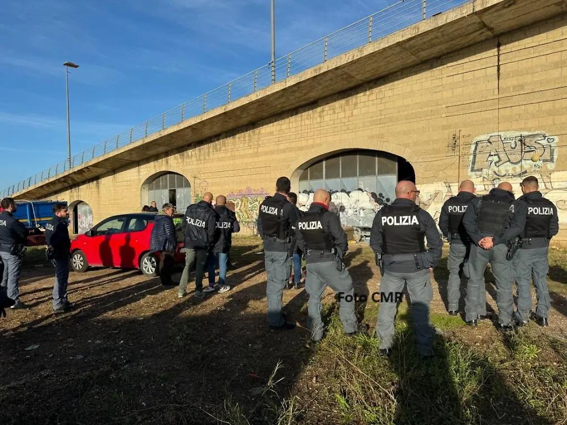 Clochard: sgomberati i locali sotto il ponte 9 Novembre