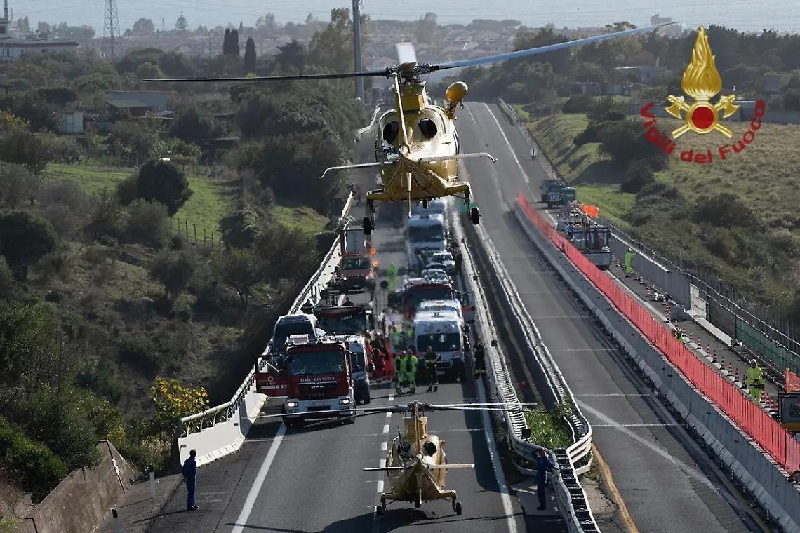 Schianto in A12: feriti ancora gravi