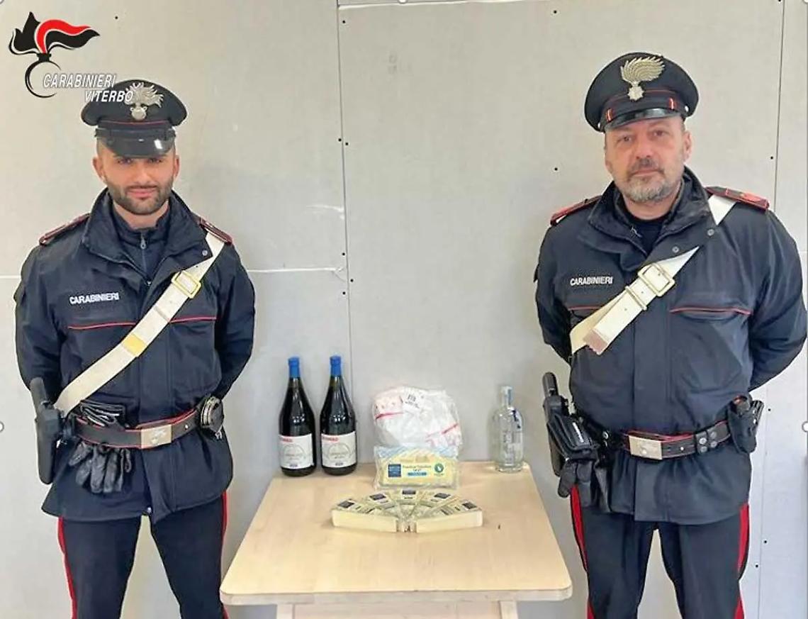 Orte: rubano vini, liquori e cibo e fuggono, ma vengono presi