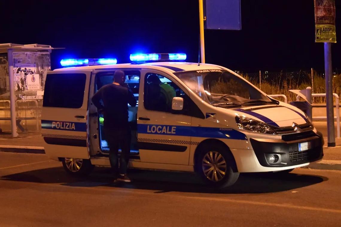 Auto contro scooter sulla Settevene: 50enne in ospedale