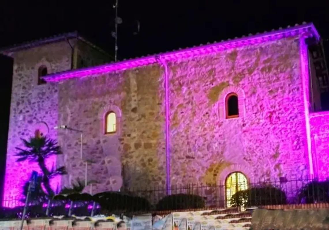 Il Castelletto illuminato di viola: Santa Marinella aderisce alla campagna: &ldquo;Facciamo luce sul tumore al pancreas&rdquo;