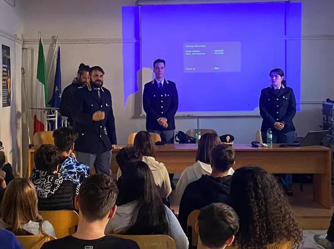 Viterbo: la polizia incontra gli studenti del Paolo Savi