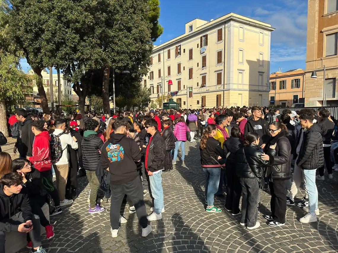 Un migliaio in piazza contro la violenza sulle donne