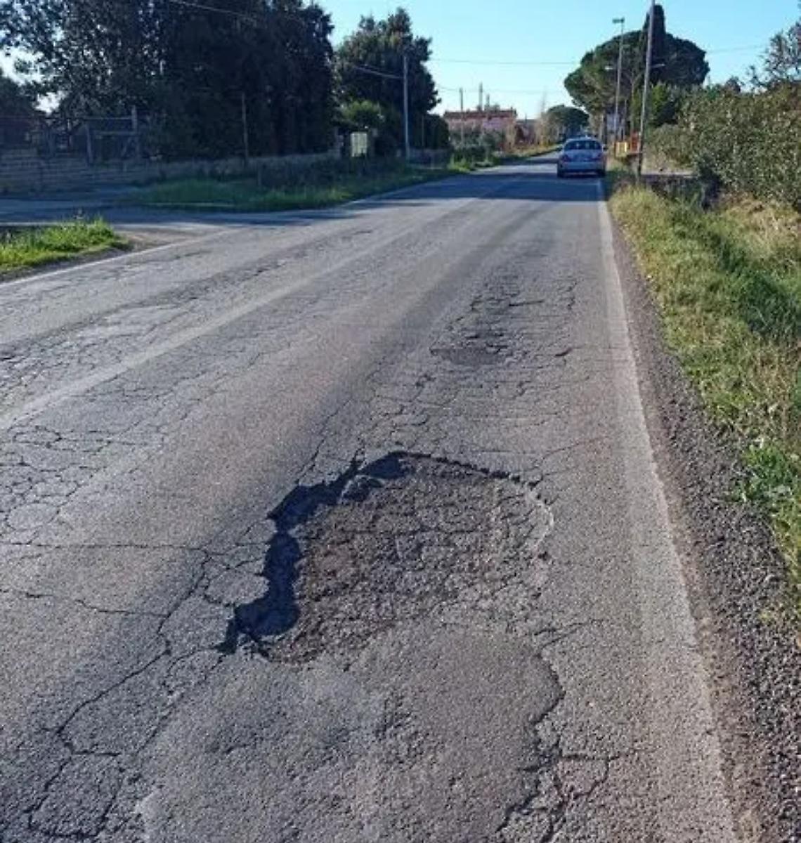 Sos buche: strade come groviera a Valcanneto e alle Due Casette