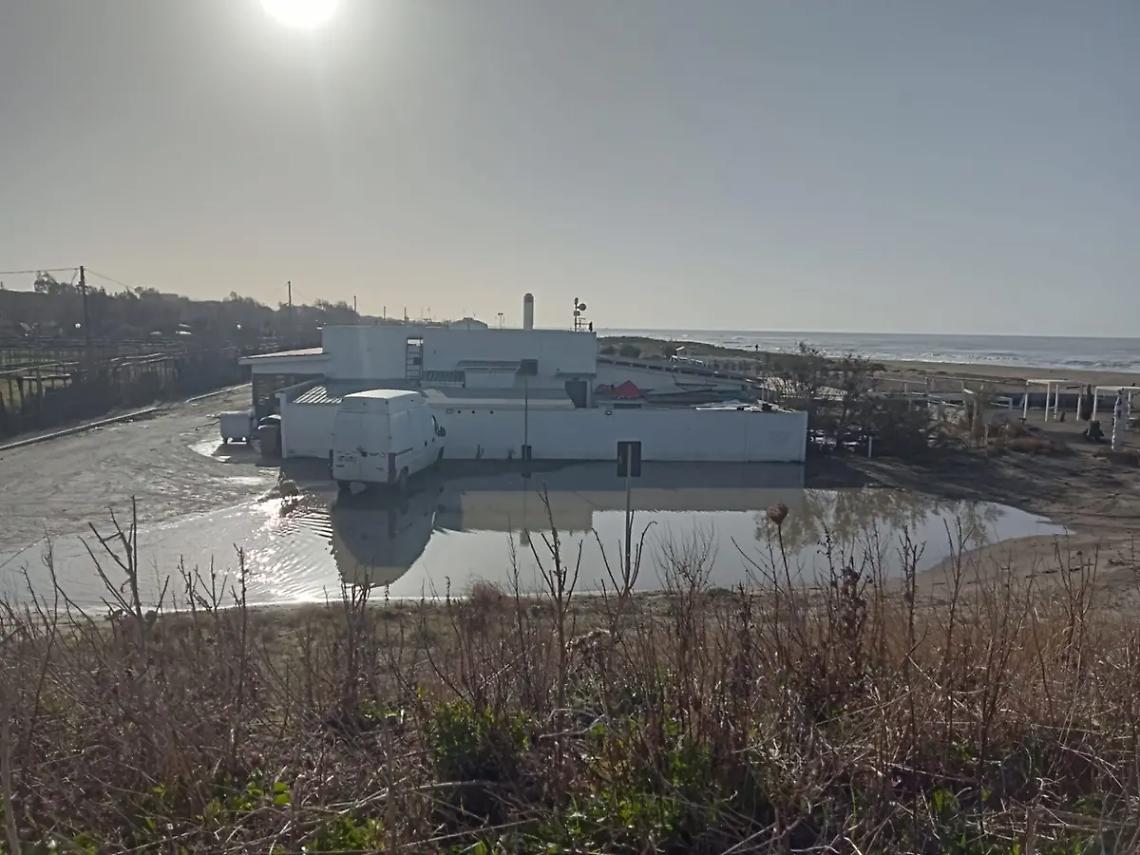 &laquo;La mareggiata ha quasi chiuso la foce del fiume Marta&raquo;