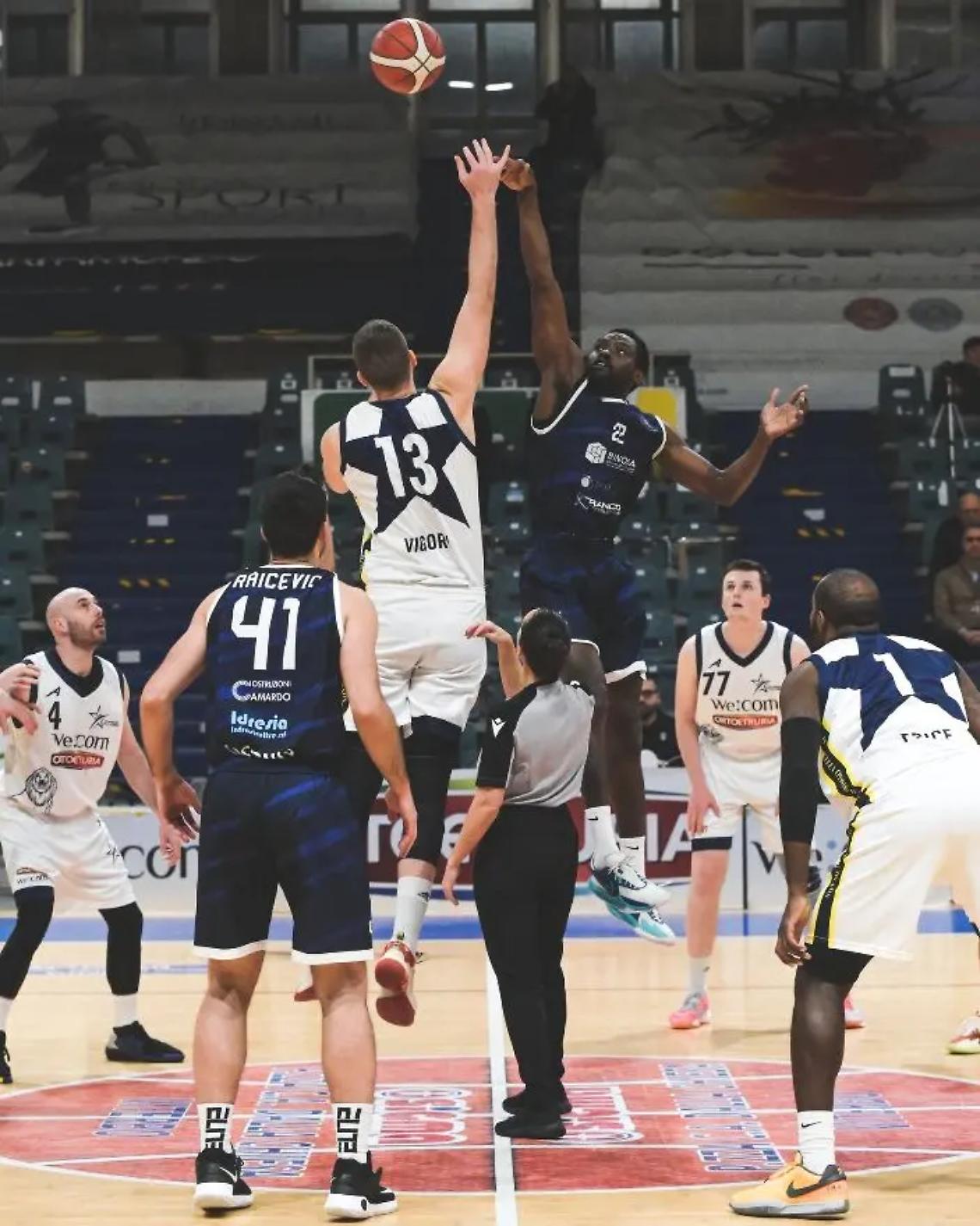 La Stella Azzurra Viterbo batte anche l&rsquo;Isernia (74-71) e completa un girone di andata stellare con un 2&deg; posto e un bilancio di otto successi e tre ko