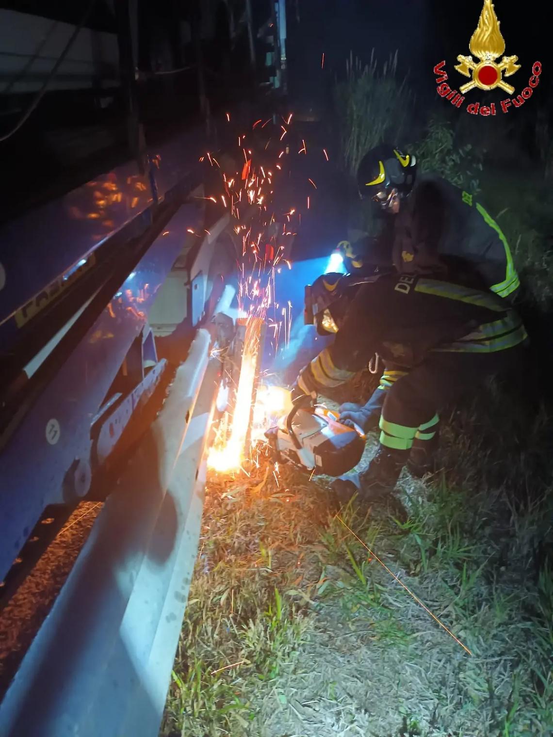 Bisarca fuori strada sull&rsquo;autostrada A12