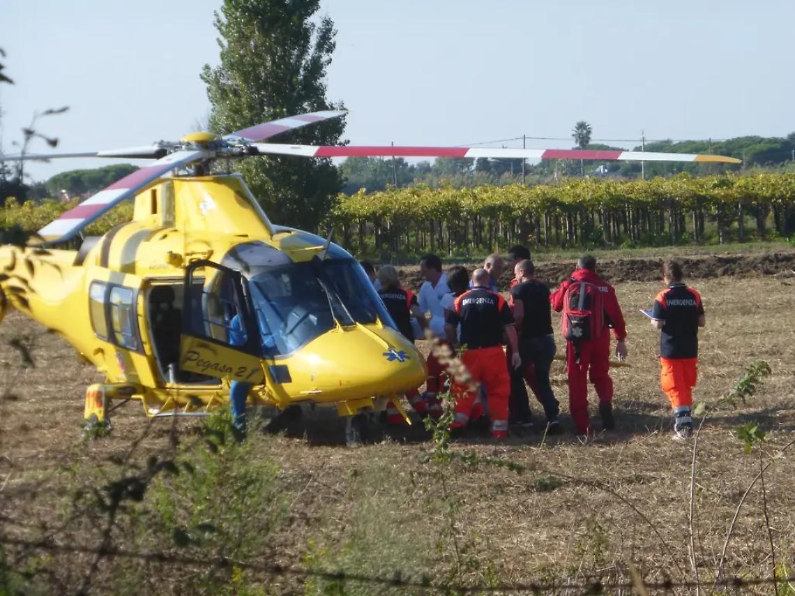 Camion contro ciclista: 72enne soccorso con l&rsquo;eliambulanza