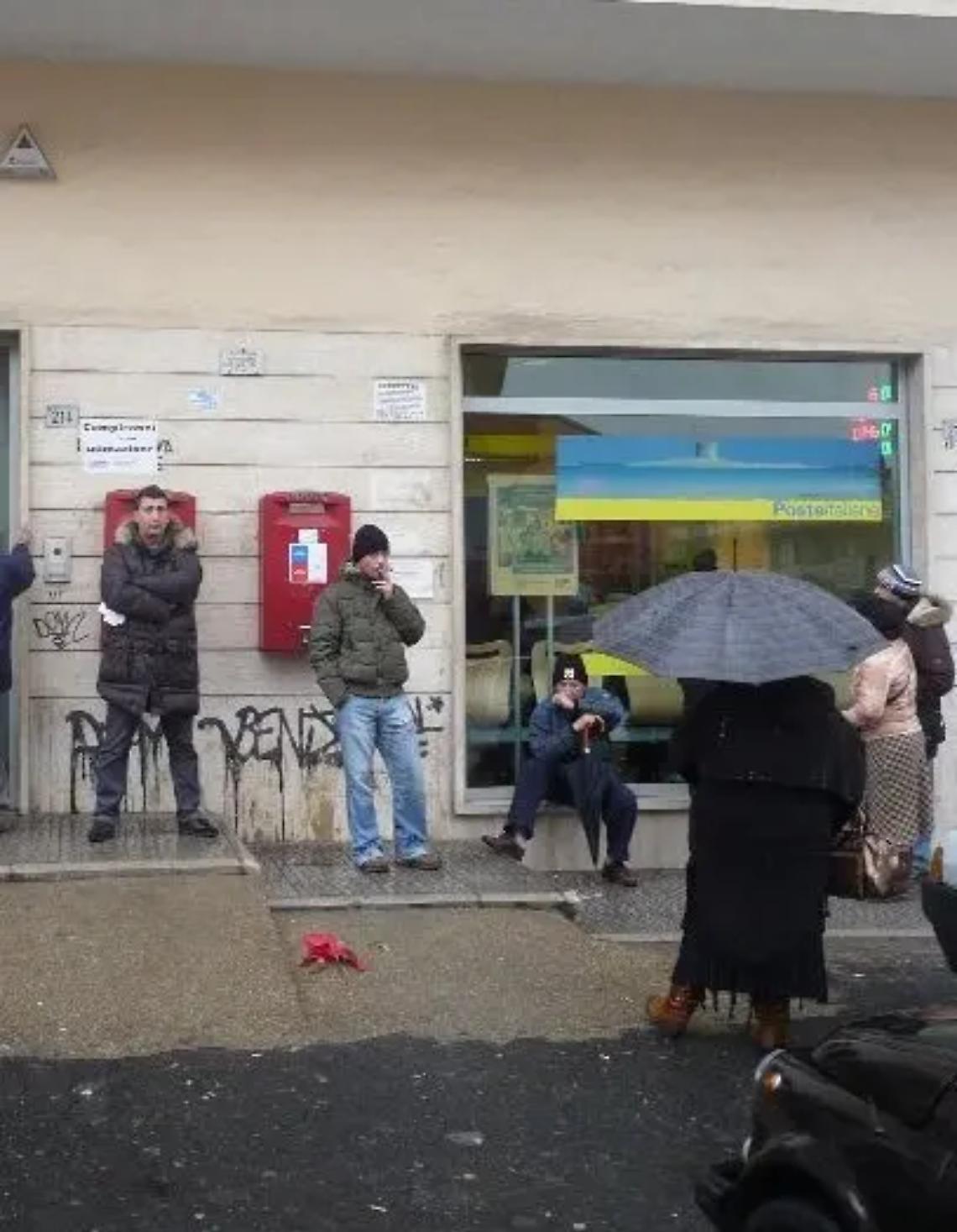 &laquo;Bancomat fuori uso da giorni&raquo;, lo sfogo degli utenti