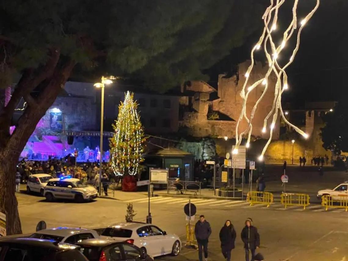 Apre la pista sul ghiaccio in piazza, Chiara Censori ospite d&rsquo;eccezione