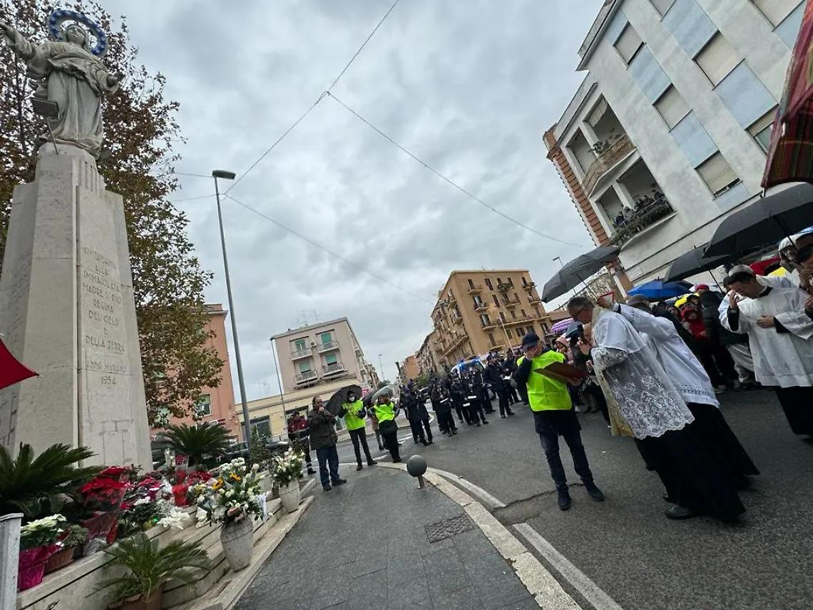 Tradizionale omaggio floreale a largo D&rsquo;Ardia